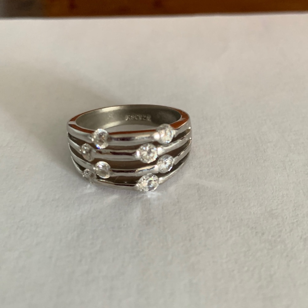 Sterling silver ring with diamond like stones size 10